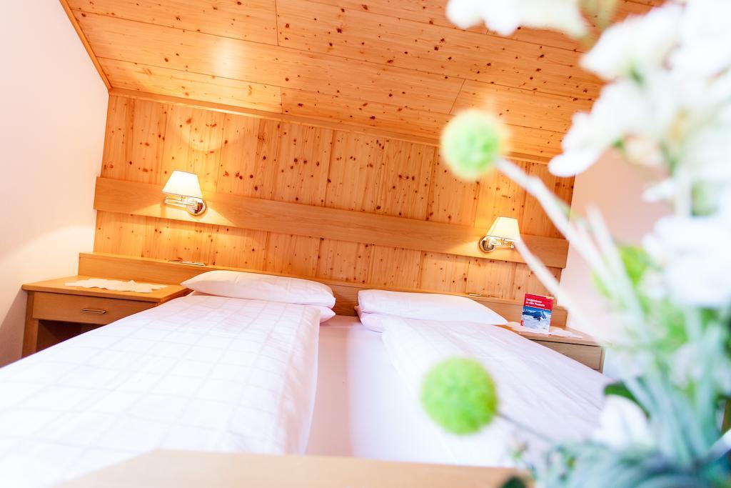 Gasthof Tuscherhof Prags Zimmer foto